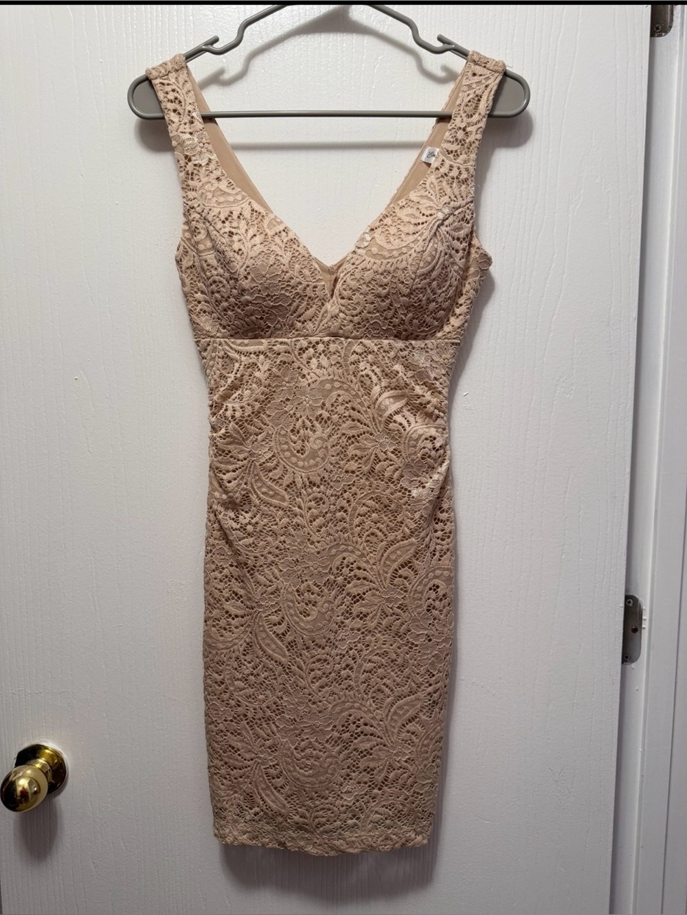 Emerald Sundae Beige Lace V-Neck Bodycon Dress Size Small